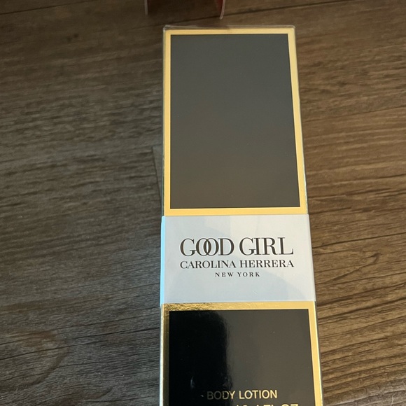 Carolina Herrera Good Girl Very Travel Set - Picture 2 of 6